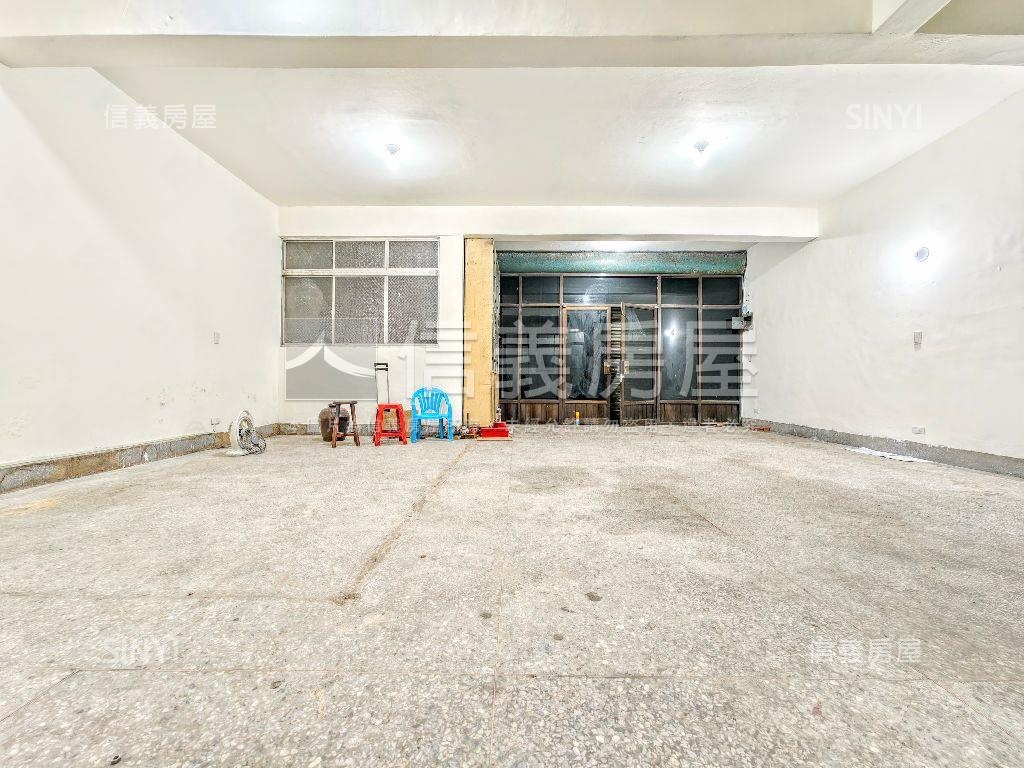 近公園金門街邊間透天房屋室內格局與周邊環境