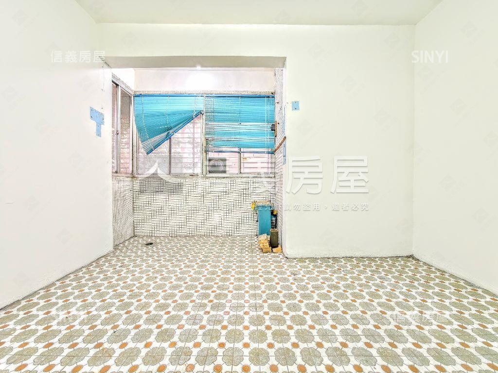 近公園金門街邊間透天房屋室內格局與周邊環境