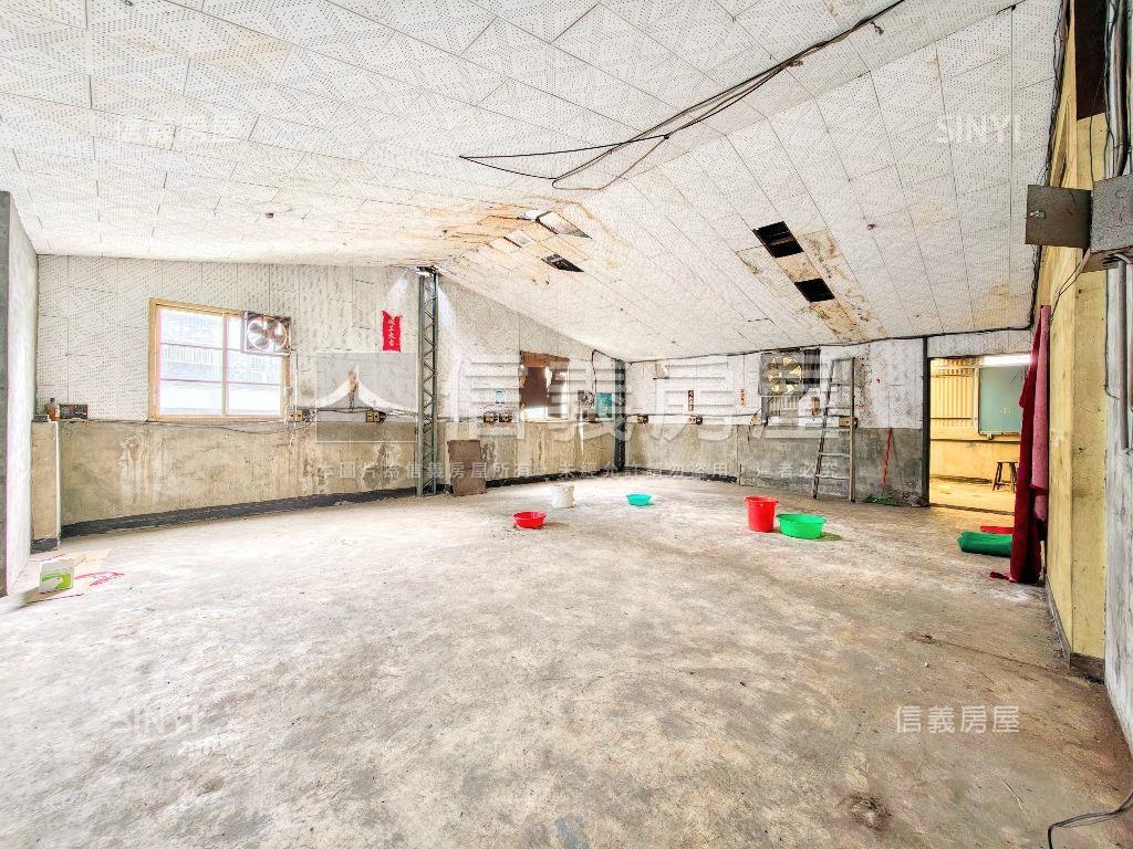 近公園金門街邊間透天房屋室內格局與周邊環境