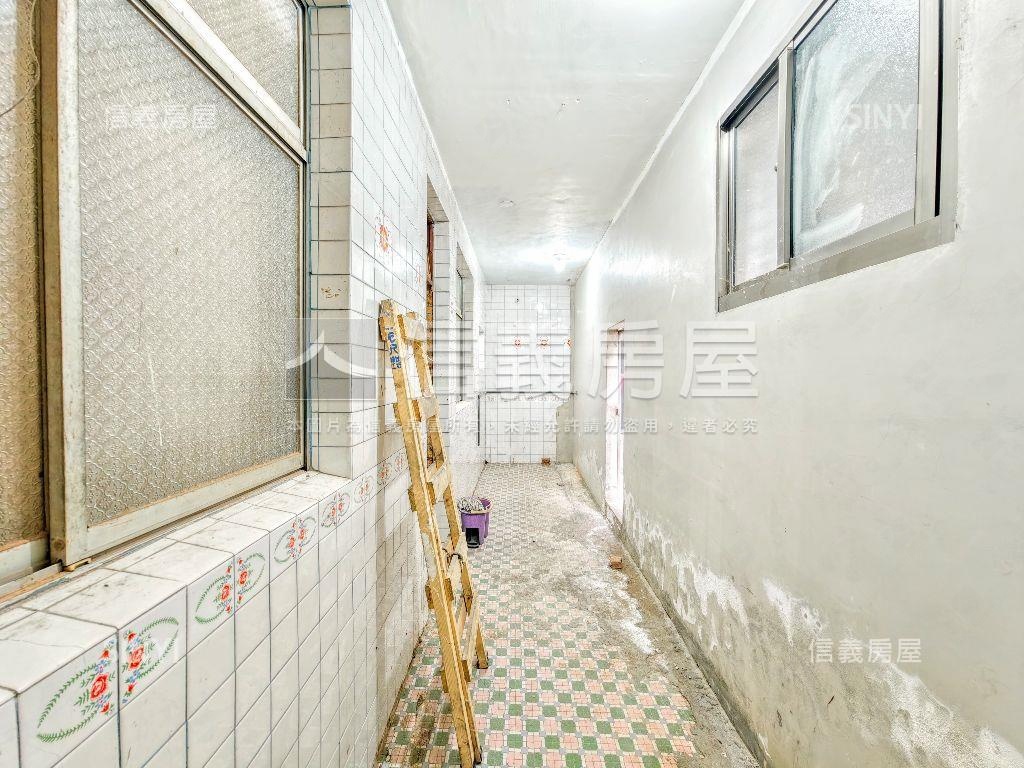 近公園金門街邊間透天房屋室內格局與周邊環境