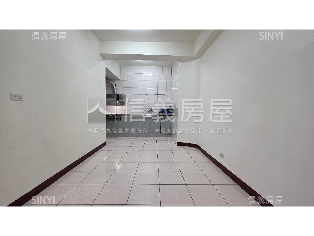 金庫上３房車位房屋室內格局與周邊環境