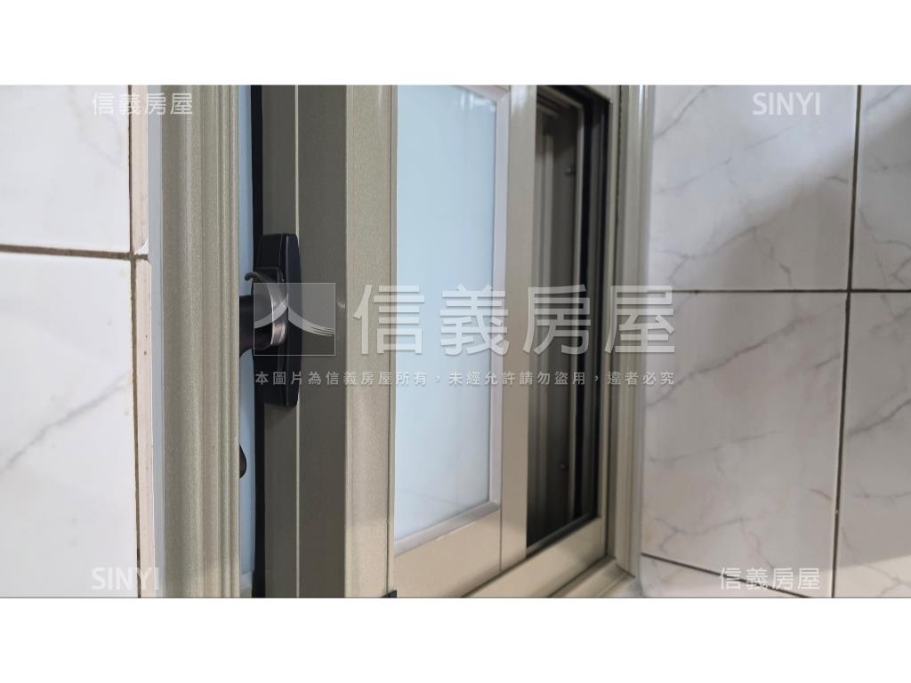 金庫上３房車位房屋室內格局與周邊環境