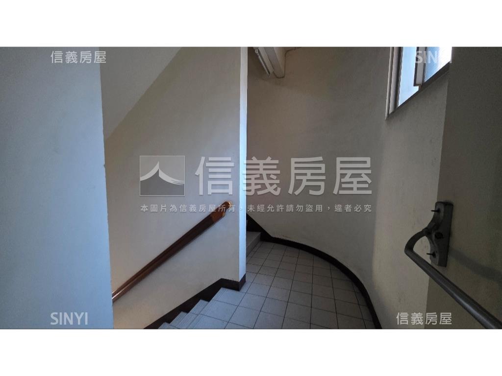 金庫上３房車位房屋室內格局與周邊環境