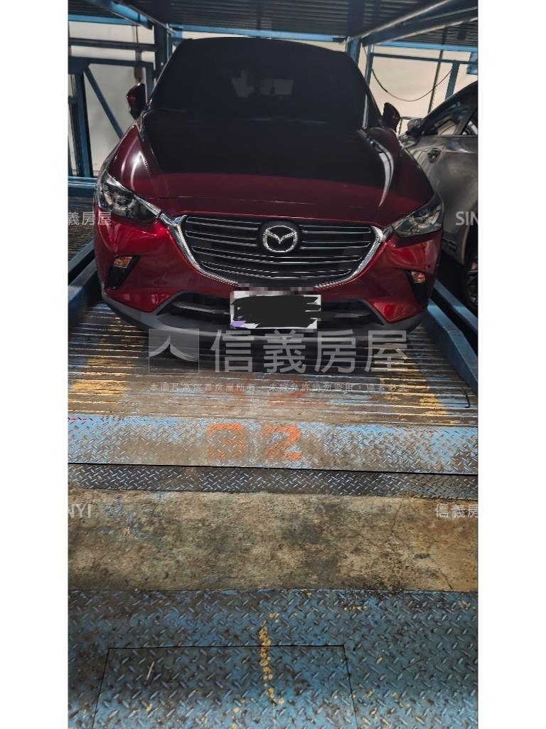 金庫上３房車位房屋室內格局與周邊環境