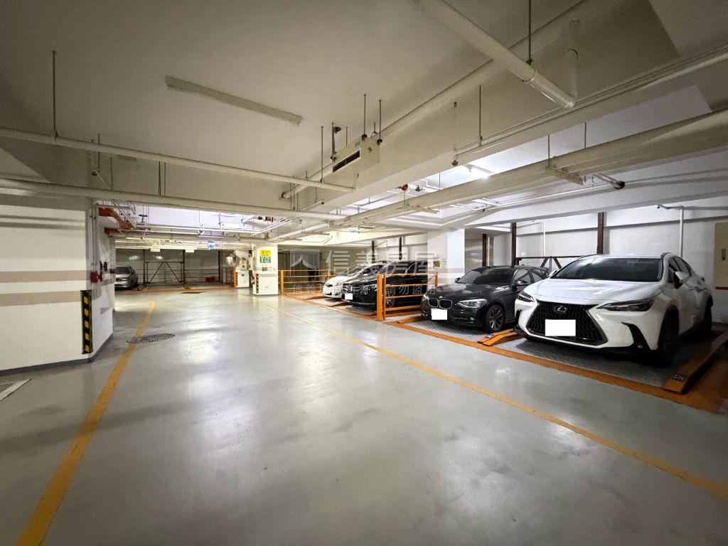 山水晶棧二房車位房屋室內格局與周邊環境