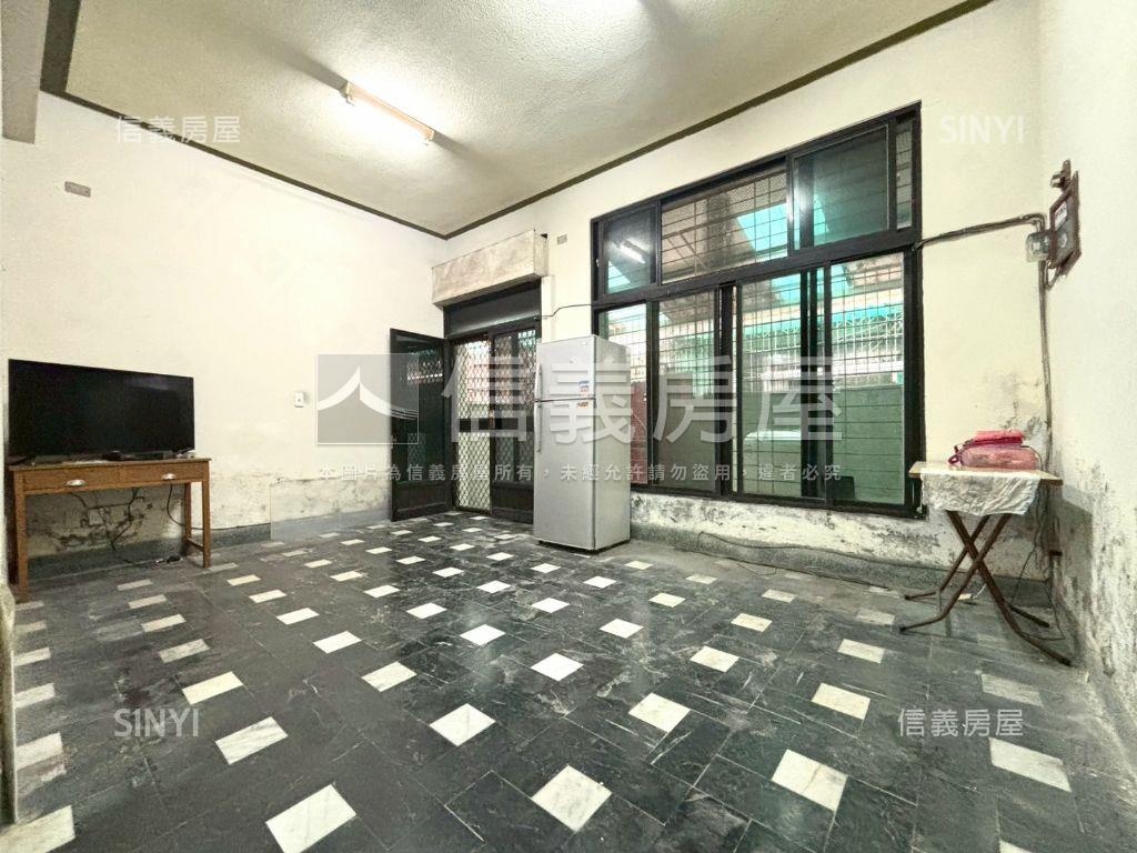 開店就要衛民街大面寬老宅房屋室內格局與周邊環境