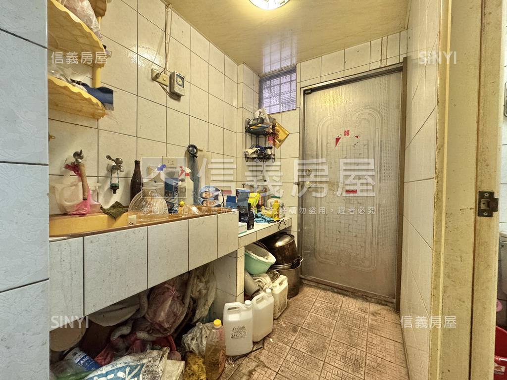 忠恕打通金店面房屋室內格局與周邊環境
