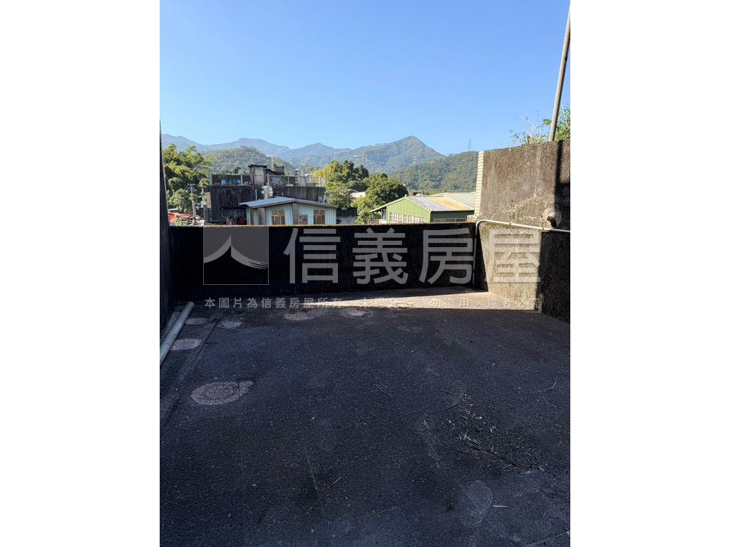 稀有臨路透天大空間房屋室內格局與周邊環境