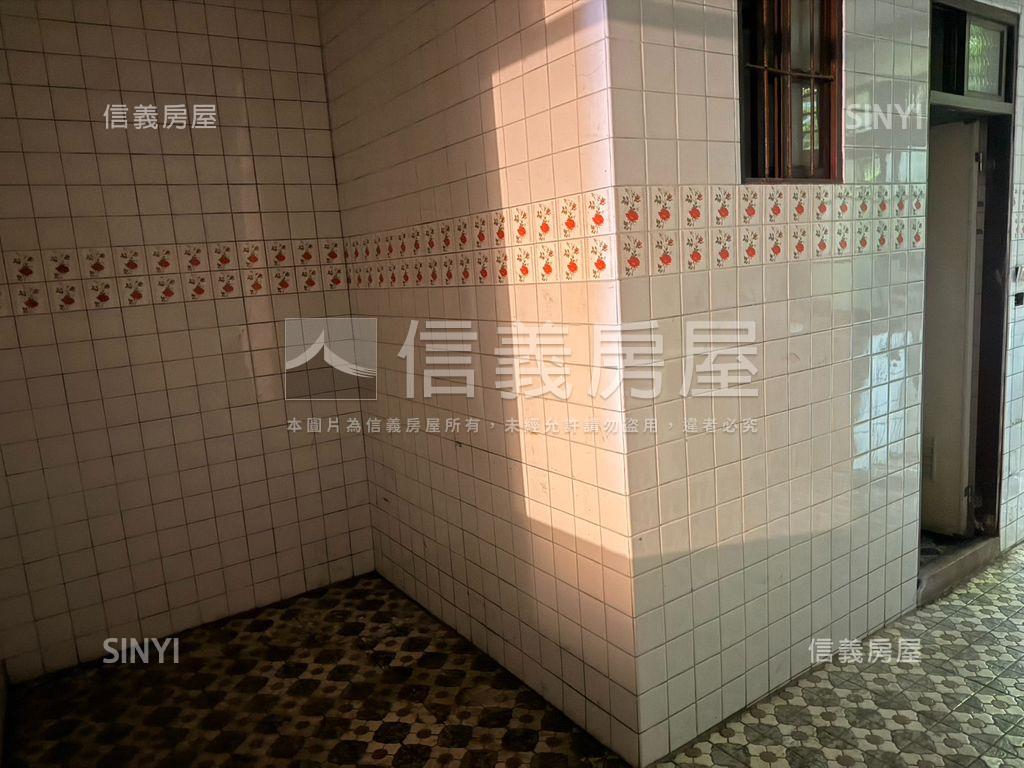 稀有臨路透天大空間房屋室內格局與周邊環境