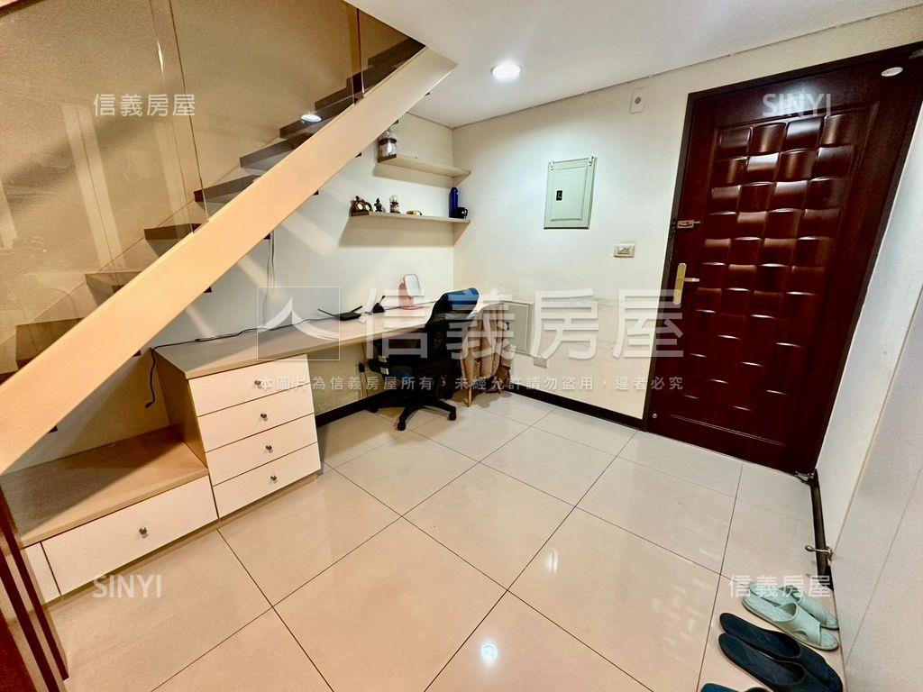 采舍七樓附車位房屋室內格局與周邊環境