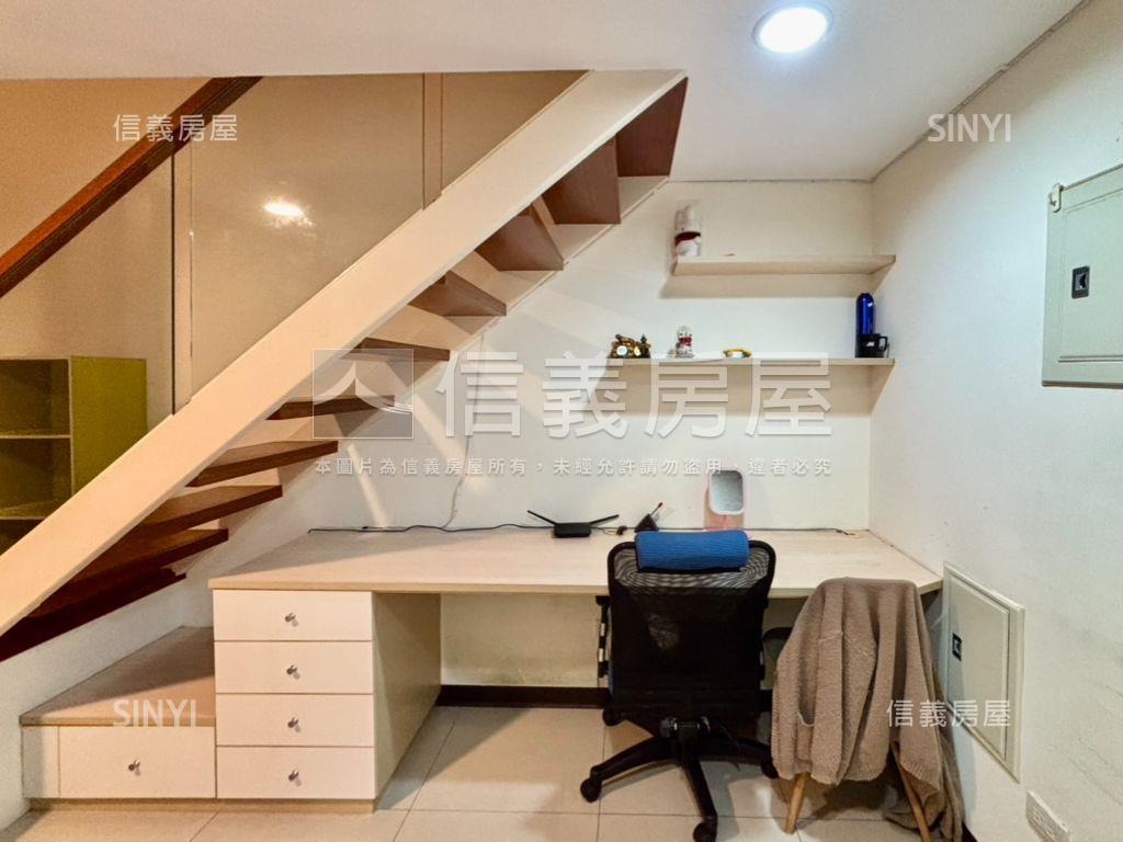 采舍七樓附車位房屋室內格局與周邊環境