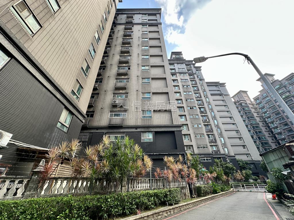 南崁阿曼區優質三房車位房屋室內格局與周邊環境