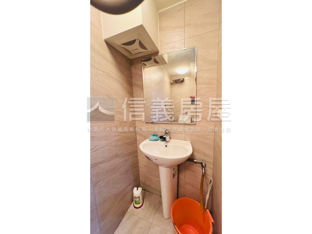 正重新路雅致雙層店面房屋室內格局與周邊環境