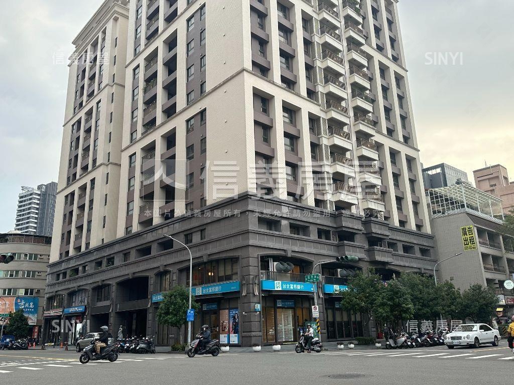 凹子底熱鬧精華店面土地房屋室內格局與周邊環境