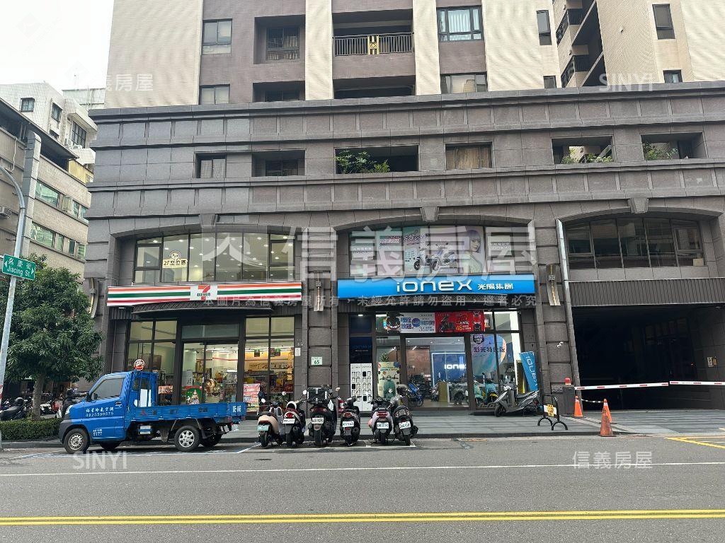 凹子底熱鬧精華店面土地房屋室內格局與周邊環境