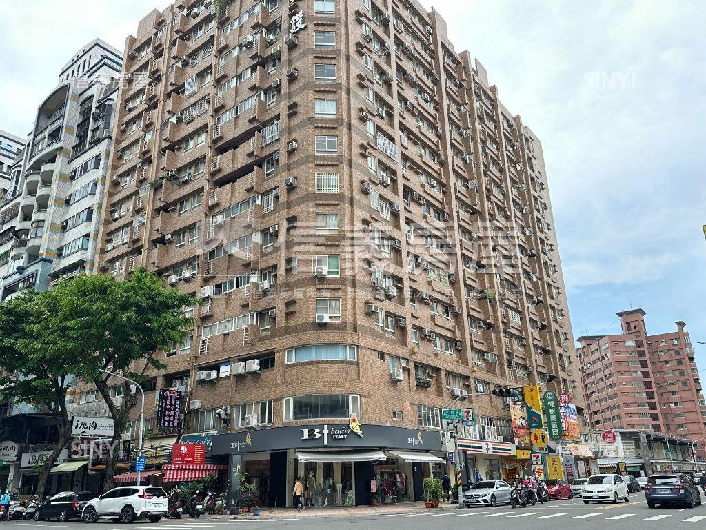 凹子底熱鬧精華店面土地房屋室內格局與周邊環境