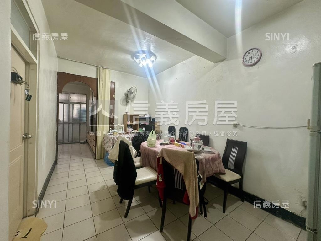 低總價捷運學區靜謐起家厝房屋室內格局與周邊環境