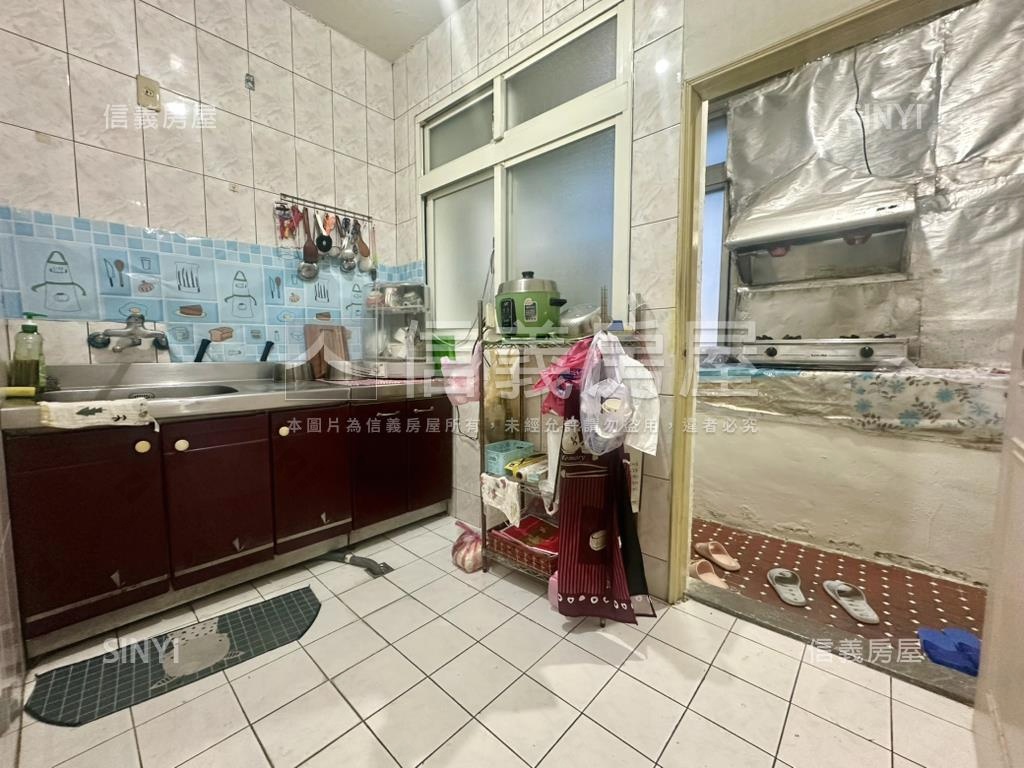 低總價捷運學區靜謐起家厝房屋室內格局與周邊環境