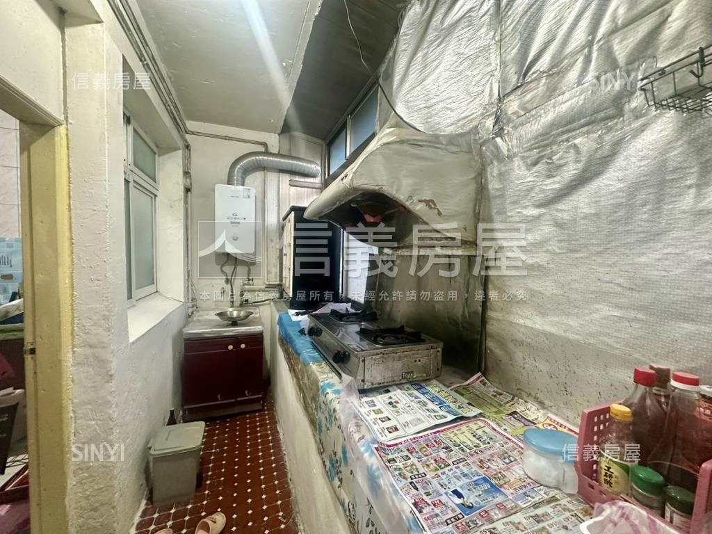 低總價捷運學區靜謐起家厝房屋室內格局與周邊環境
