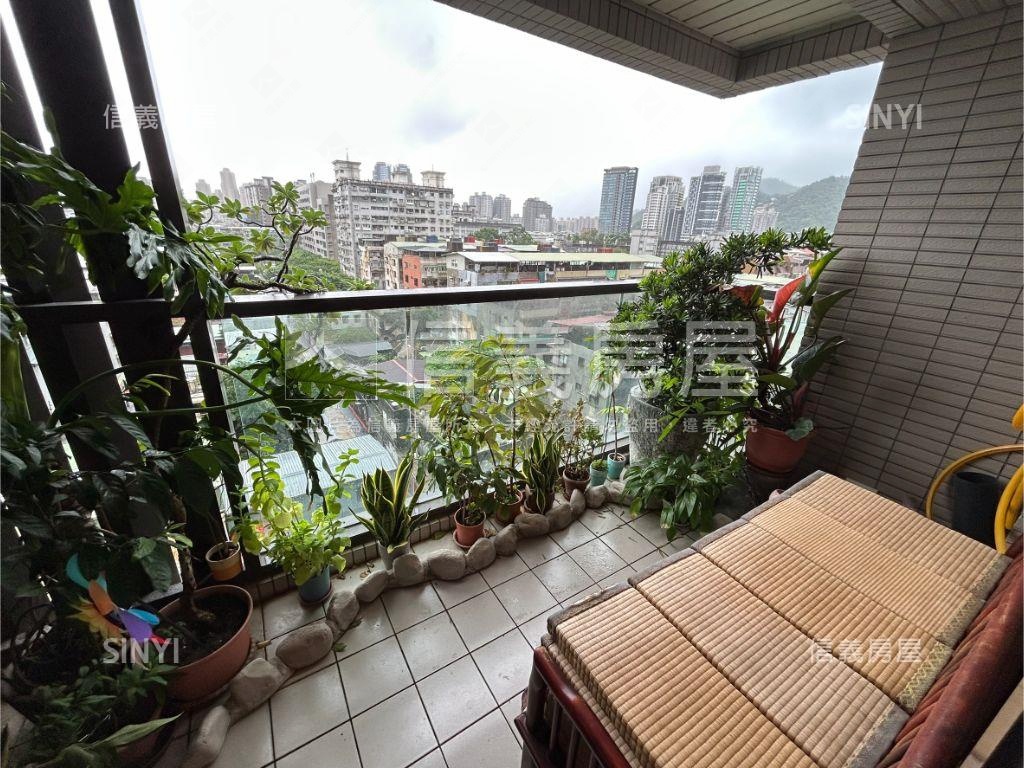 專任美河市四房車位房屋室內格局與周邊環境