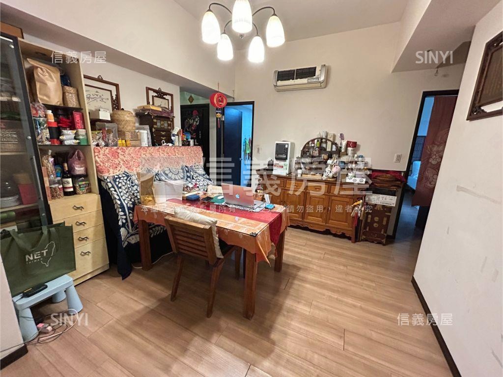 專任美河市四房車位房屋室內格局與周邊環境