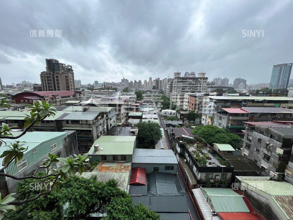 專任美河市四房車位房屋室內格局與周邊環境