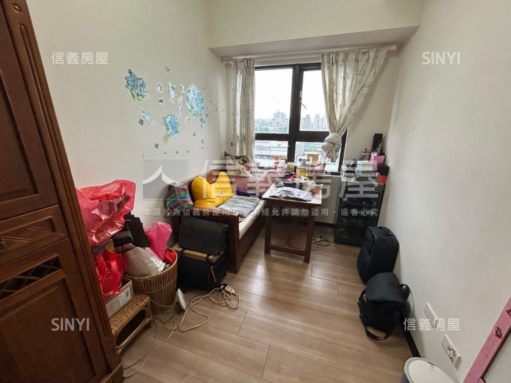 專任美河市四房車位房屋室內格局與周邊環境