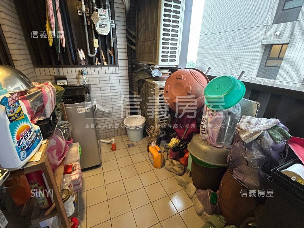 專任美河市四房車位房屋室內格局與周邊環境