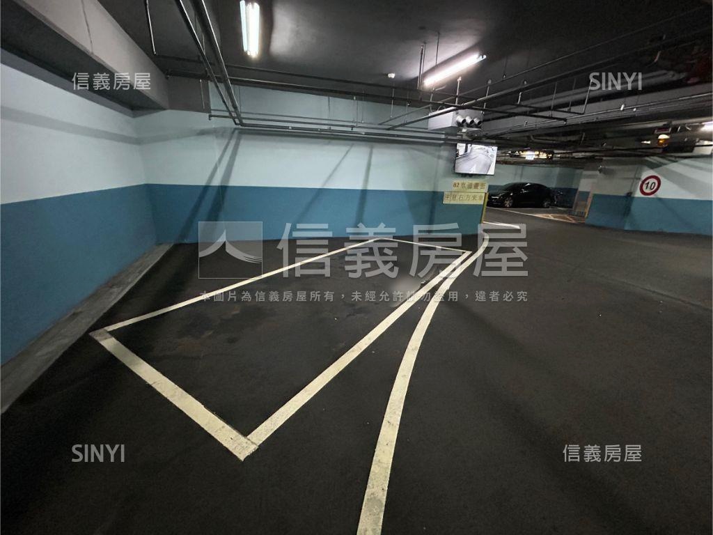 專任美河市四房車位房屋室內格局與周邊環境