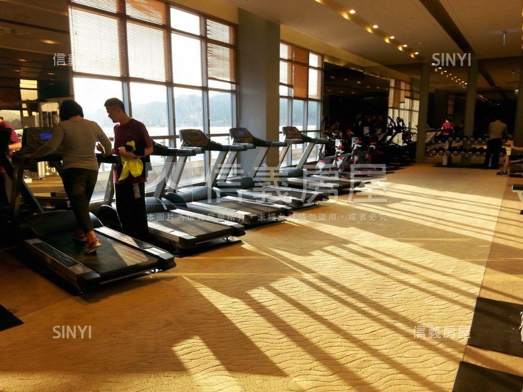 專任美河市四房車位房屋室內格局與周邊環境