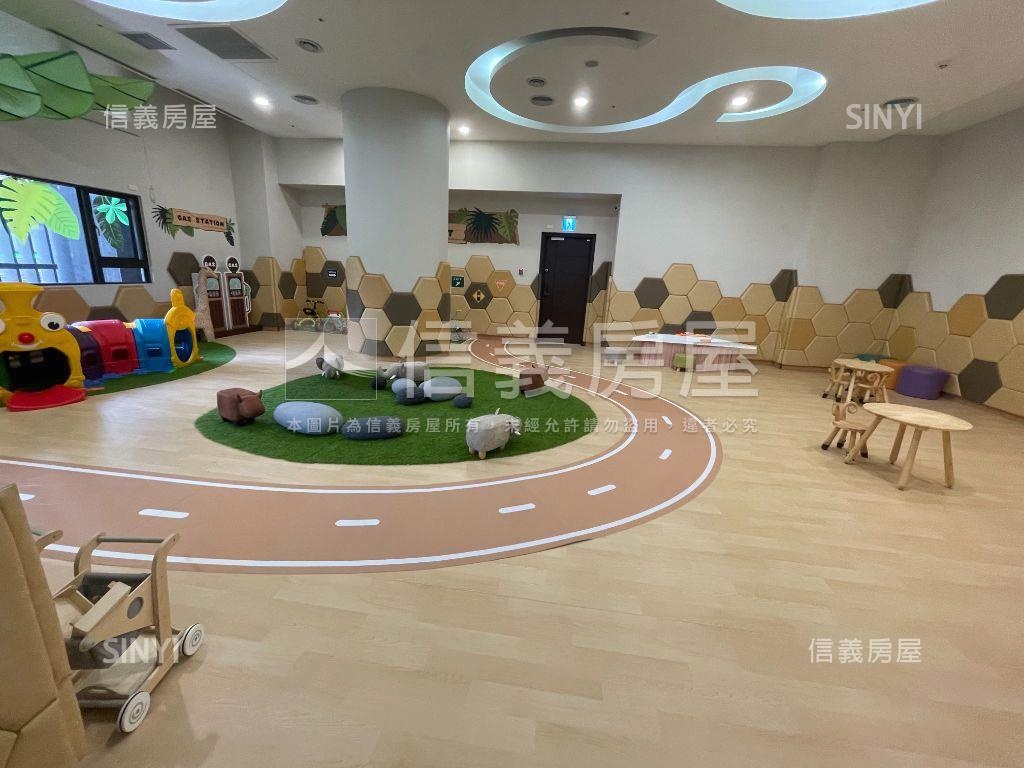 專任美河市四房車位房屋室內格局與周邊環境