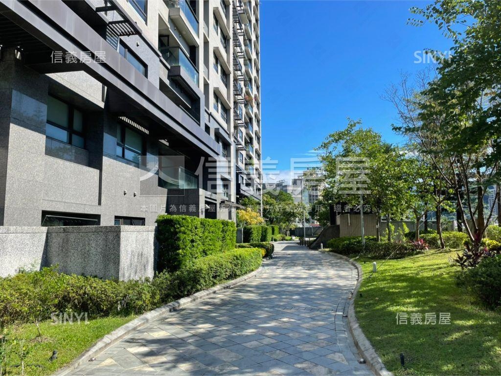 專任美河市四房車位房屋室內格局與周邊環境