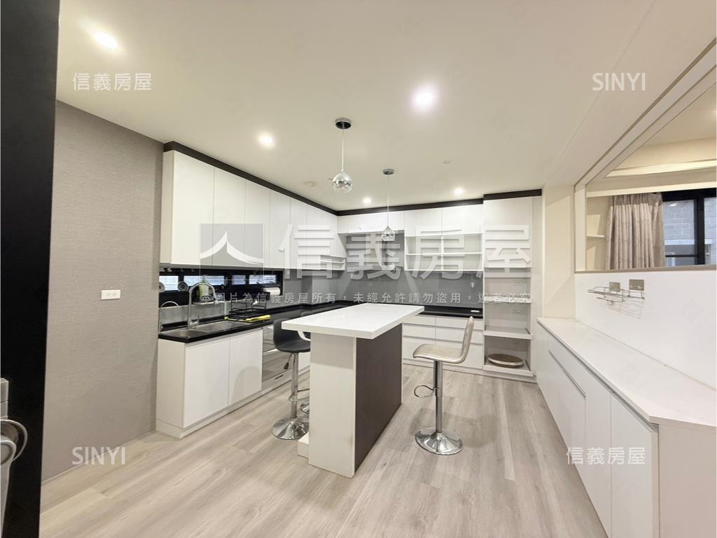 永大市角窗雙併車庫透天房屋室內格局與周邊環境