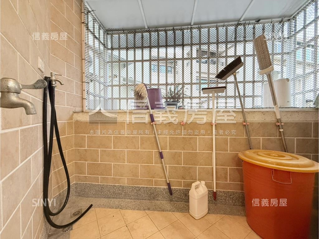 永大市角窗雙併車庫透天房屋室內格局與周邊環境