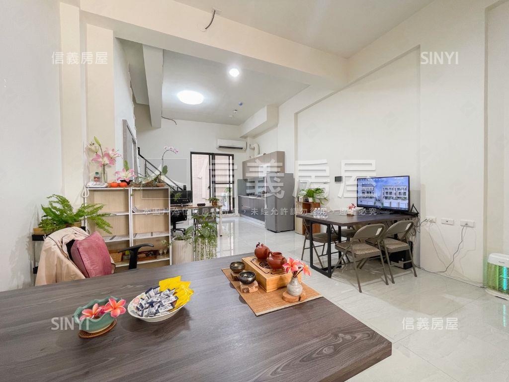 小港未入住社區型車庫透天房屋室內格局與周邊環境