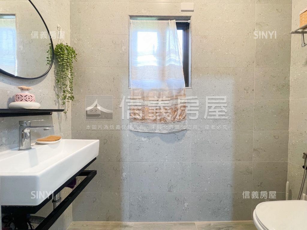 小港未入住社區型車庫透天房屋室內格局與周邊環境