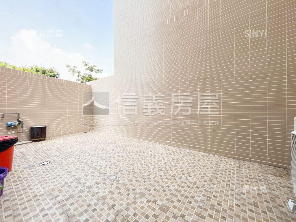 小港未入住社區型車庫透天房屋室內格局與周邊環境