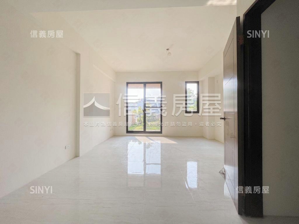 小港未入住社區型車庫透天房屋室內格局與周邊環境