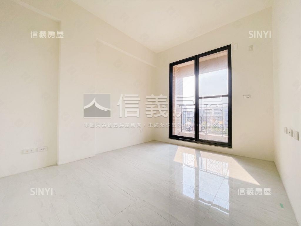 小港未入住社區型車庫透天房屋室內格局與周邊環境