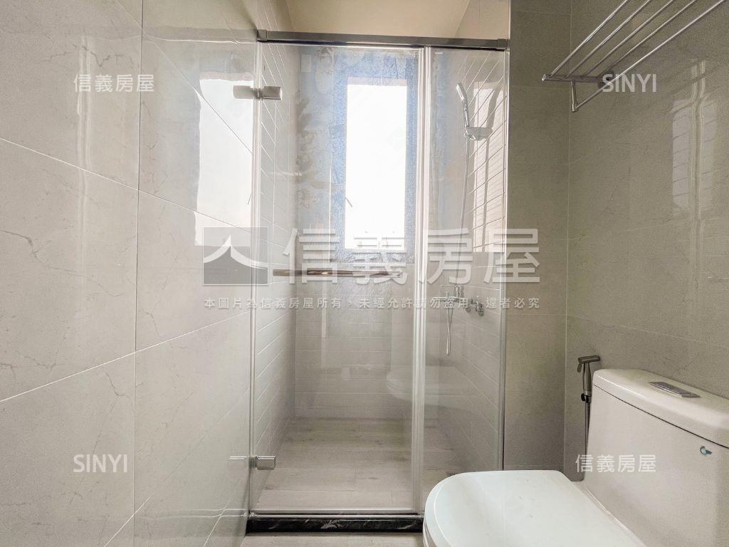 小港未入住社區型車庫透天房屋室內格局與周邊環境