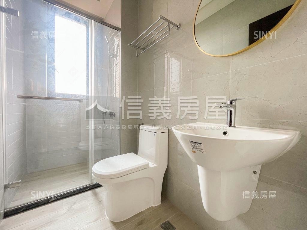 小港未入住社區型車庫透天房屋室內格局與周邊環境