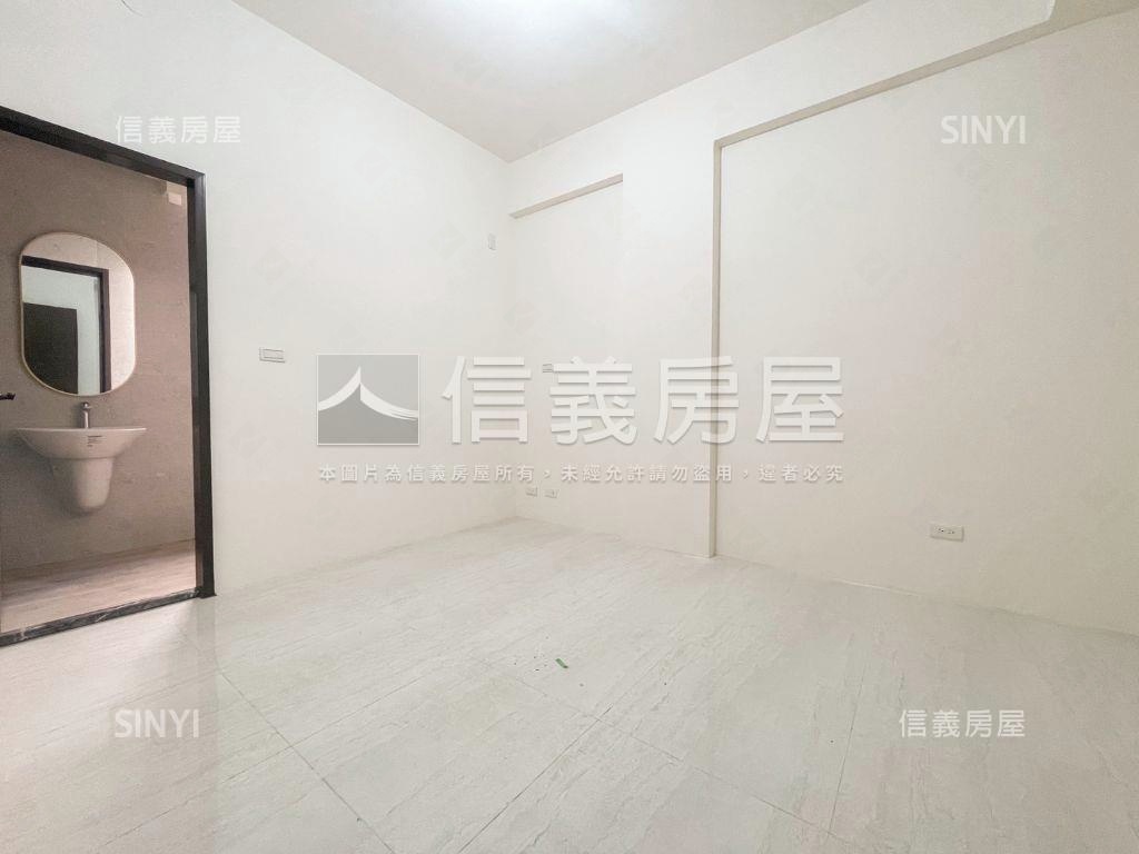 小港未入住社區型車庫透天房屋室內格局與周邊環境