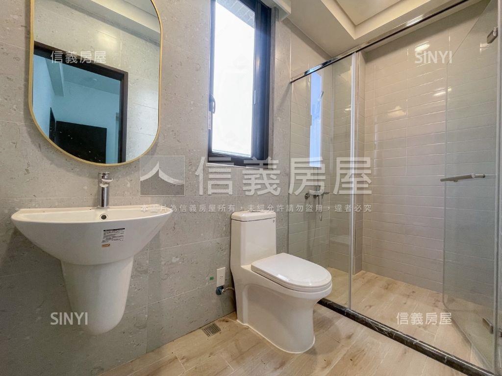 小港未入住社區型車庫透天房屋室內格局與周邊環境