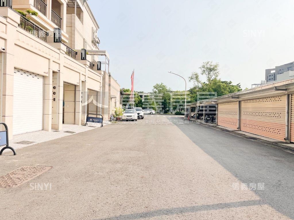 小港未入住社區型車庫透天房屋室內格局與周邊環境
