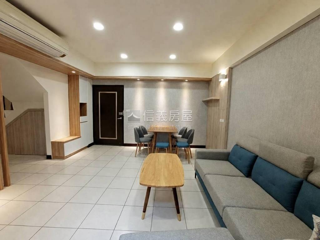 孔雀皇朝樓中樓裝潢美宅房屋室內格局與周邊環境