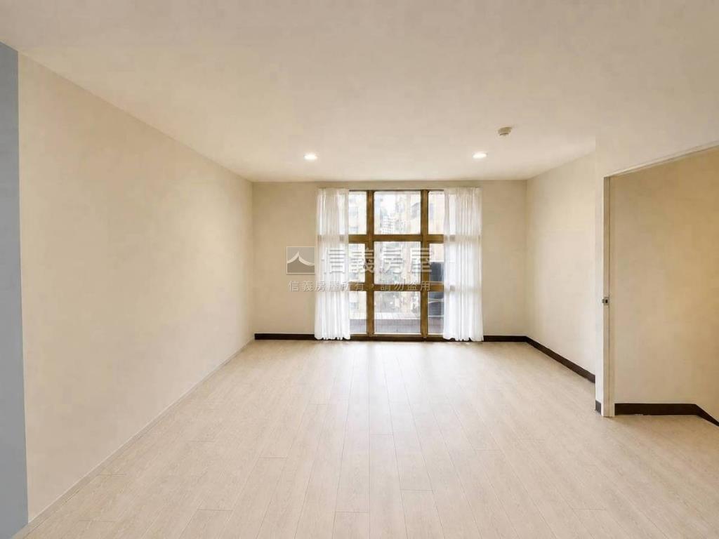 孔雀皇朝樓中樓裝潢美宅房屋室內格局與周邊環境