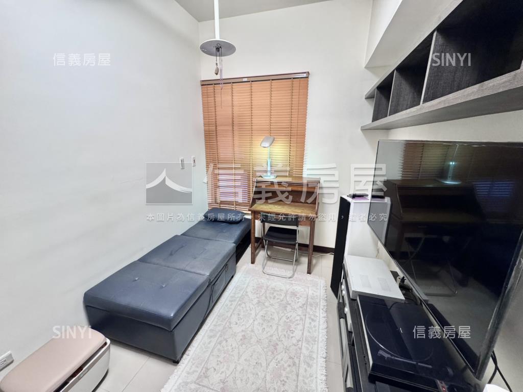 海洋都心２兩房平面車位房屋室內格局與周邊環境