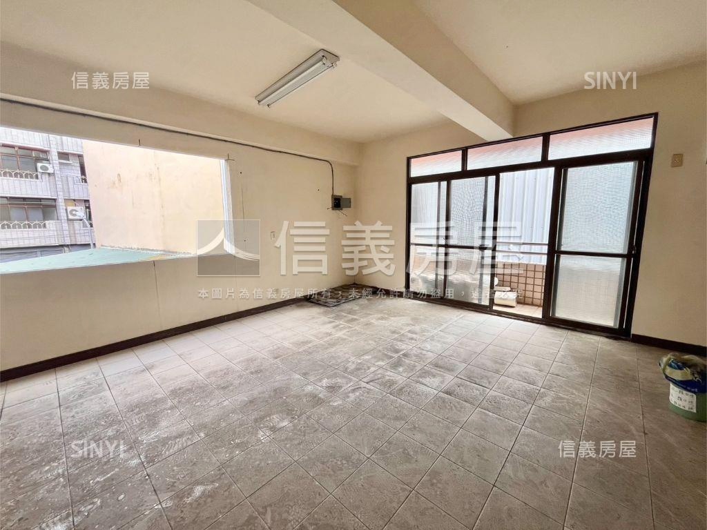 超派＊邊間土地８０坪透天房屋室內格局與周邊環境