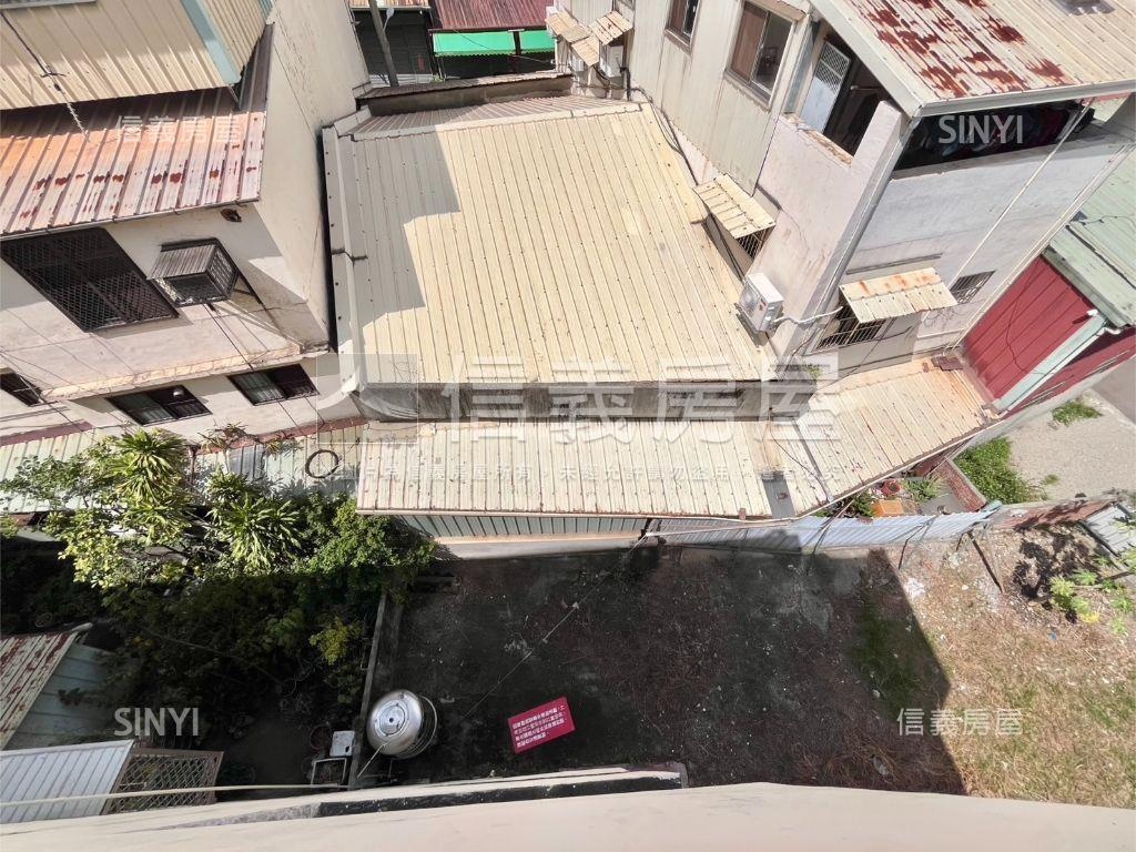 超派＊邊間土地８０坪透天房屋室內格局與周邊環境