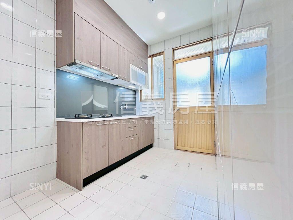 文中路稀有低總價１樓車位房屋室內格局與周邊環境